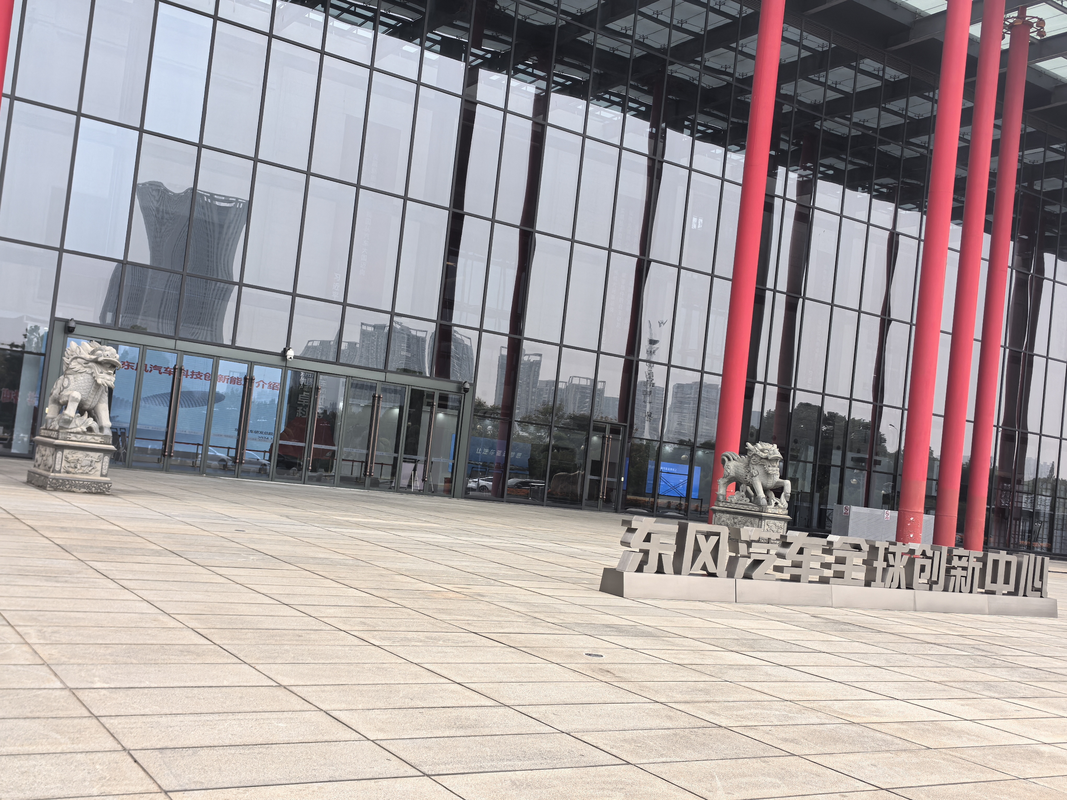 “智慧講解，精準傳遞”：10月鷹米分區(qū)講解系統(tǒng)助力武漢東風(fēng)展廳打造高效參觀體驗